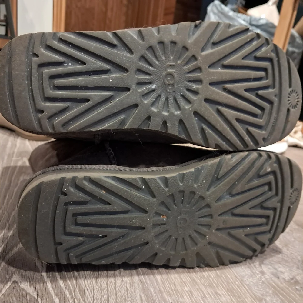 UGG Gray Sheepskin Suede Women's Boots - Picture 8 of 10